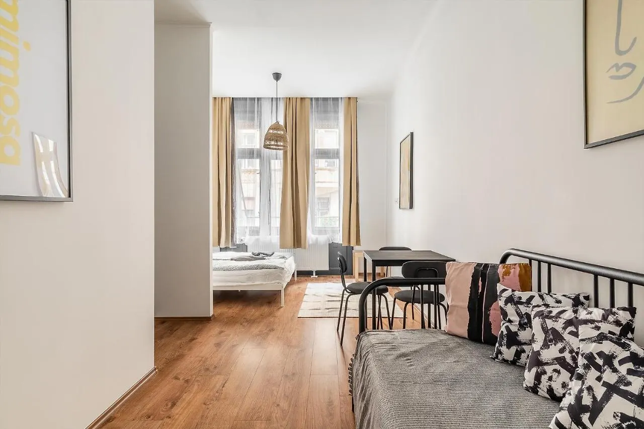Downtown Budapest Hegedus 8 0*,